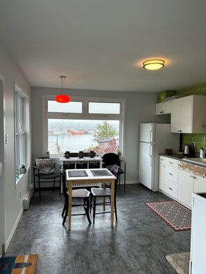 Fridge, microwave, oven, stovetop - Beautiful Ocean view retreat in Eastern Passage: Serenity by the Ocean 🌊 (Eastern Passage)