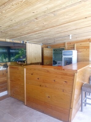 Basic-Ferienhaus, 1 King-Bett, Gartenblick | Minibar