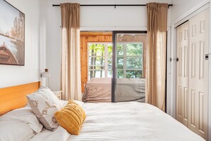 3 bedrooms, desk, free WiFi, bed sheets