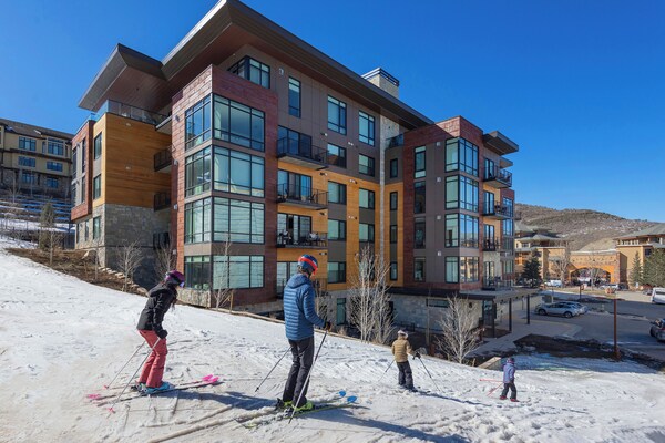 Lift By All Seasons Resort Lodging - Snowbird, UT