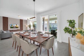 Dining room - Delight Kangaroo Home by All Vacation (Davenport)