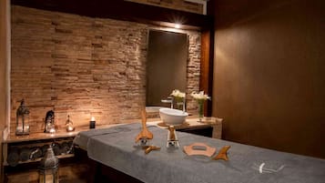 Bathroom features a vessel sink and wooden bath accessories.