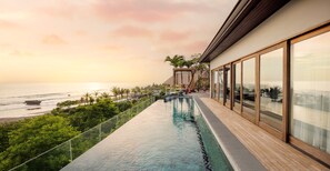 Penthouse, 2 Bedrooms, Oceanfront with Private Pool (Free 60 minutes Balinese Massage for 4 Pax) | Vue sur la plage/l’océan