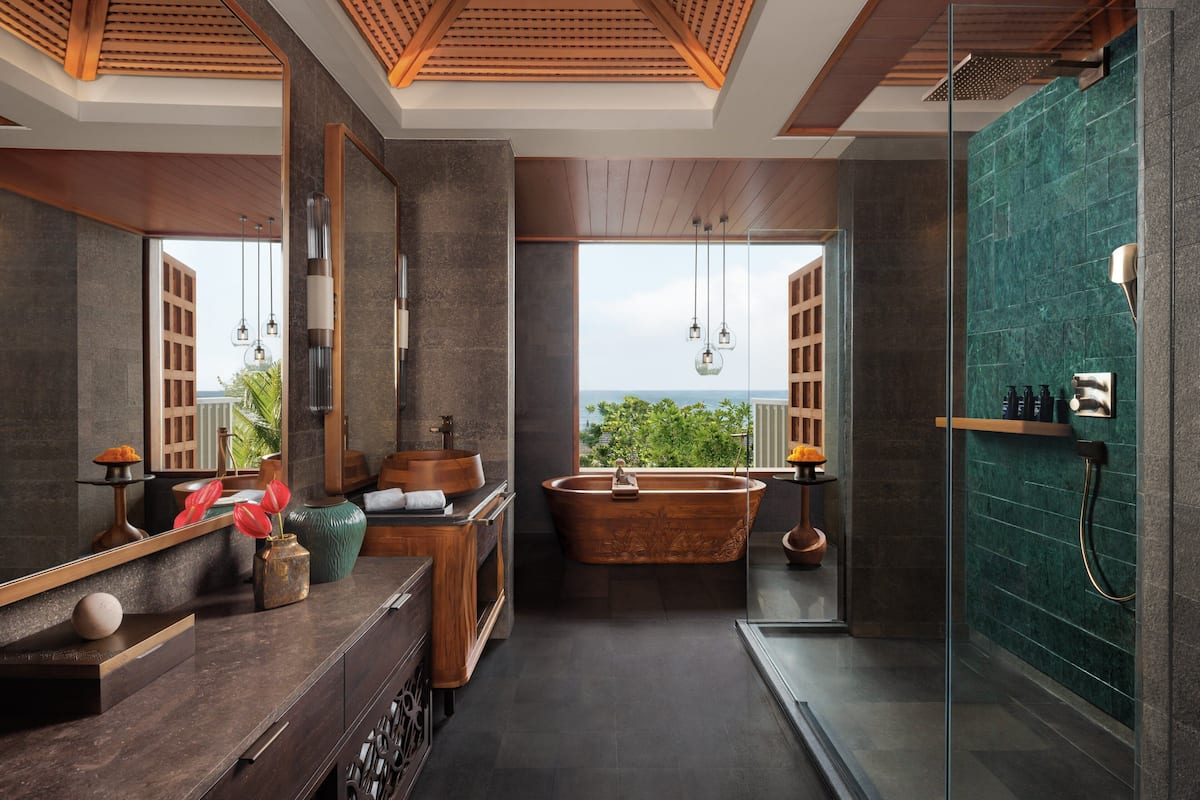 Separate tub and shower, rainfall showerhead, free toiletries