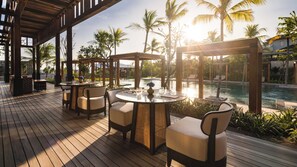 5 restaurants; breakfast, lunch and dinner served  - Regent Bali Canggu (Canggu)