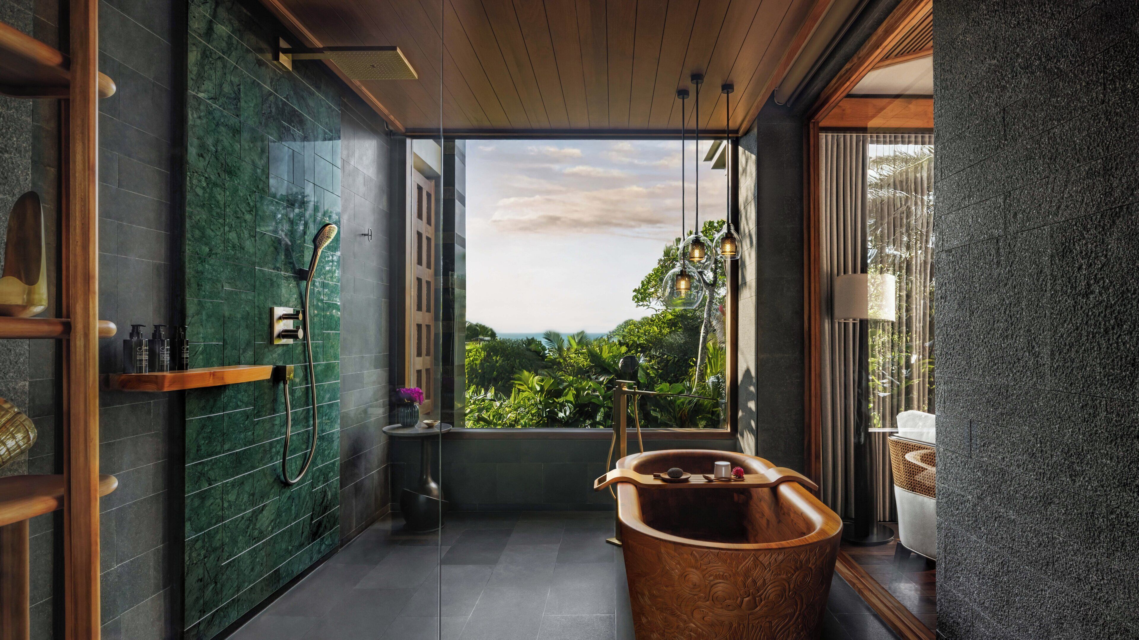 Suite studio, 1 très grand lit (High Floor) | Salle de bain | Baignoire et douche séparées, douche cascade