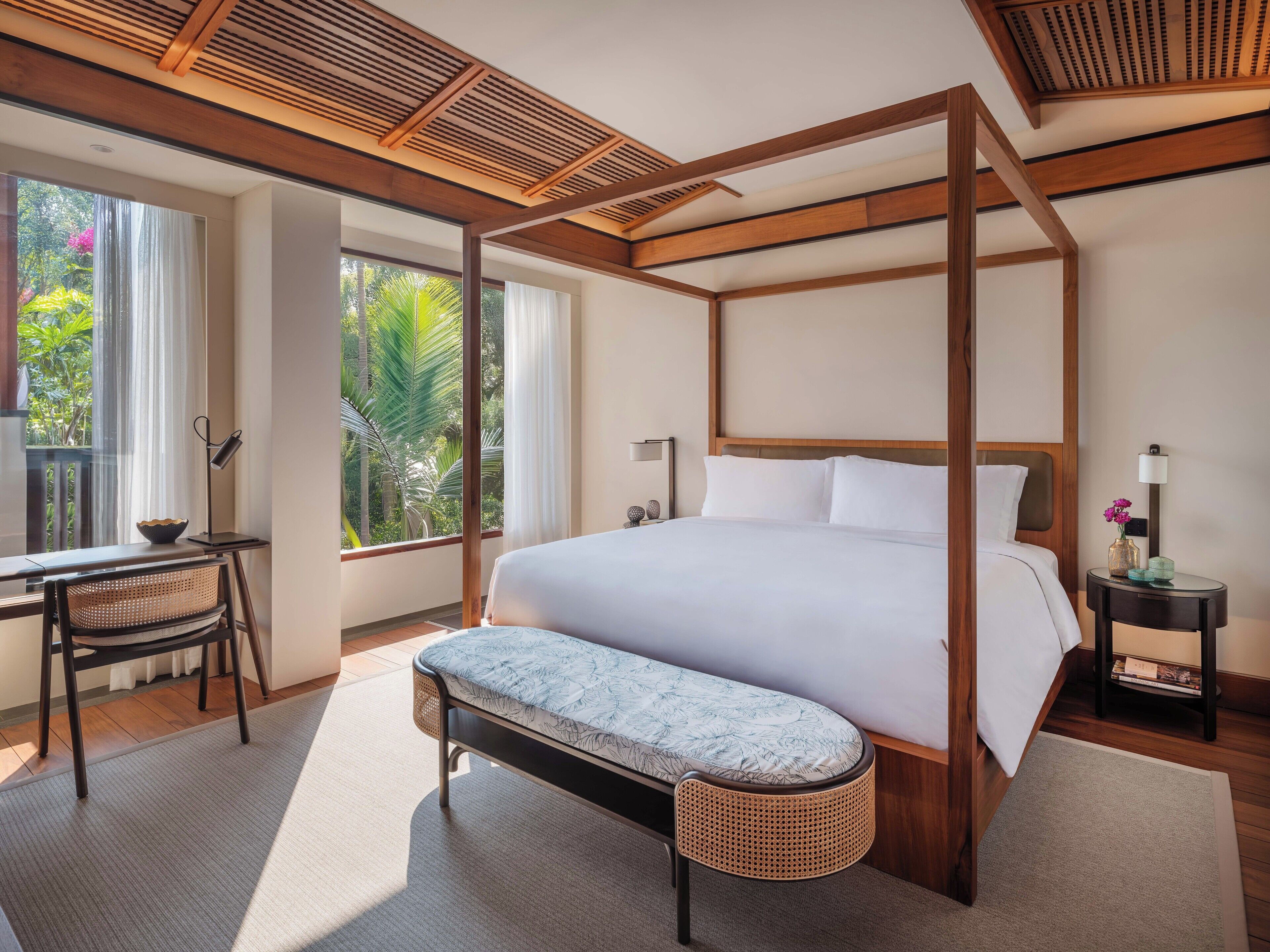 Literie de qualité, minibar, coffre-fort, décor unique