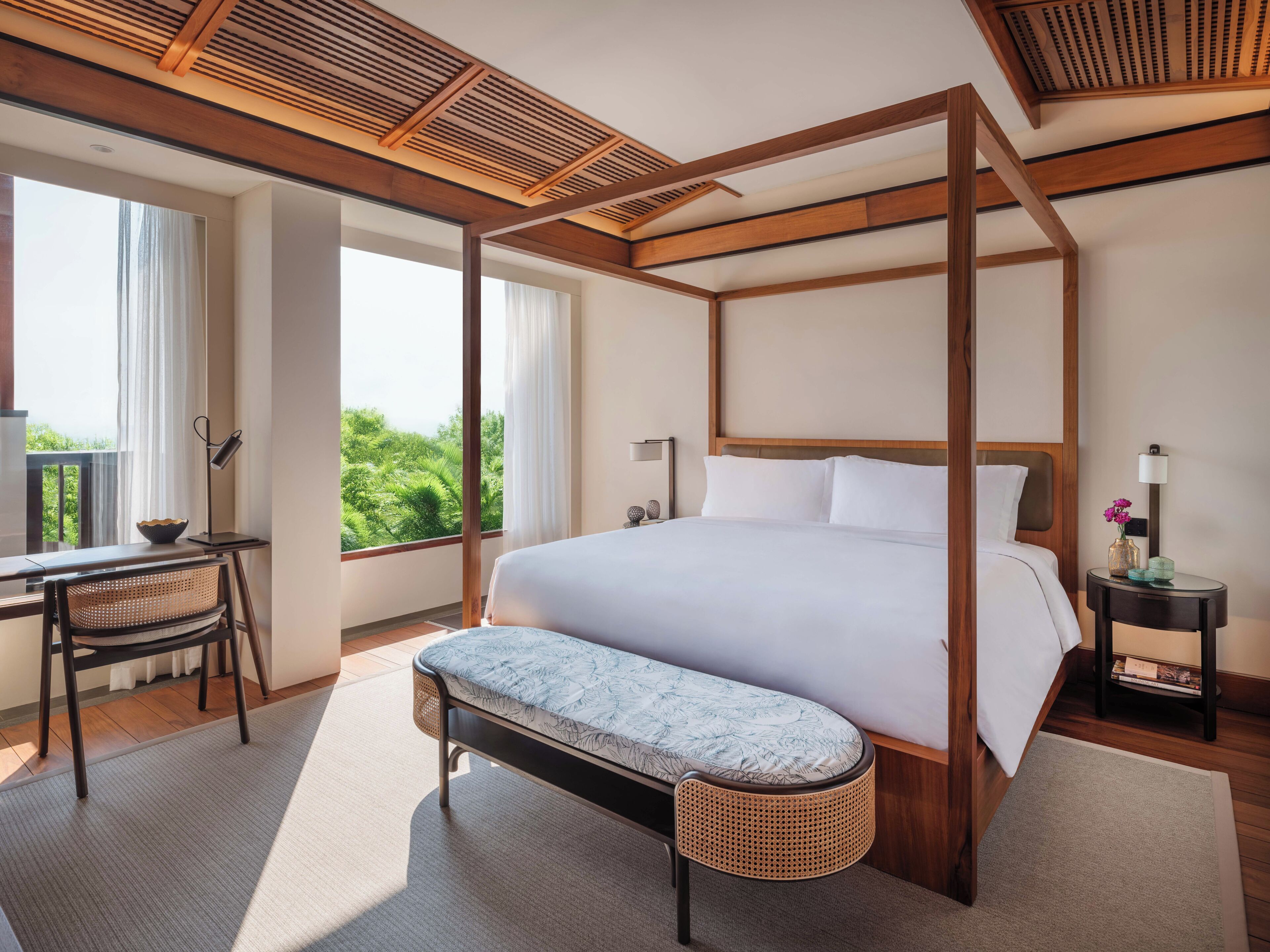 Suite, 1 kamar tidur (High Floor, 1 King) | Seprai premium, minibar, brankas, dan didekorasi berbeda-beda