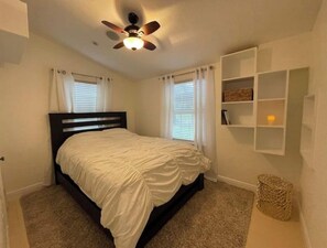 2 bedrooms, iron/ironing board, free WiFi, bed sheets
