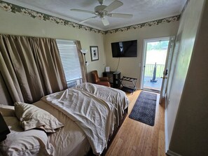 Apartment, 2 Bedrooms, Non Smoking, Vineyard View | Hypo-allergenic bedding, individually decorated, individually furnished - Phoenix Farms Vineyard (Edward)