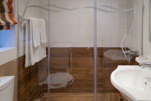 Badekar, hårføner og håndklær