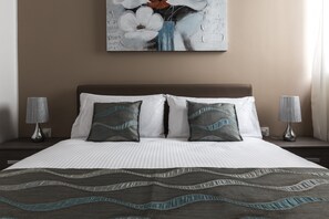 2 bedrooms, iron/ironing board, free WiFi, bed sheets - Portside Lodge Building (Marsaskala)