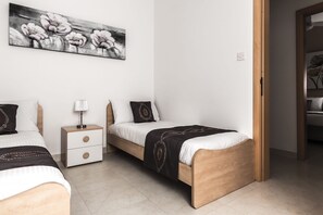 2 bedrooms, iron/ironing board, free WiFi, bed sheets