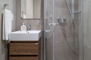 تجهيزات دش، مجففات شعر، مناشف