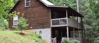 Holmes Cabin close to Helton Creek Falls