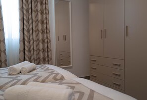 2 bedrooms, iron/ironing board, free WiFi, bed sheets