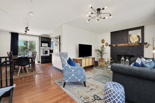 Stylish Retreat near PEC + Beaches + Parks +Fishing + Boating + Cycling 