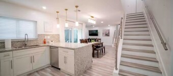 Beautiful Miami Family Lake House OR in Tranquil Community 3 Beds/2Bath 6 Guests