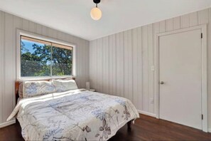 Room - Mid Mod cottage (Birmingham)