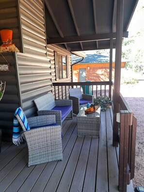 Terrace/patio - Small Dog Friendly Cabin in The White Mountains!! 🐶🏔️ (Pinetop-Lakeside)