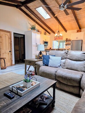 スマートテレビ、暖炉、テレビゲーム、書庫