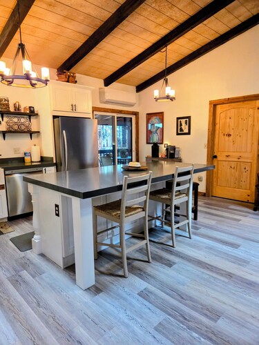 Small Dog Friendly Cabin in The White Mountains!! 🐶🏔️