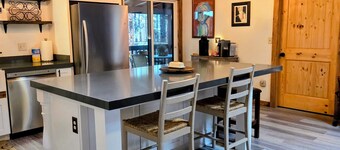 Small Dog Friendly Cabin in The White Mountains!! 🐶🏔️