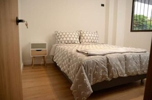 3 Schlafzimmer, Schreibtisch, Bügeleisen/Bügelbrett, kostenloses WLAN