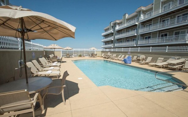 Pool - Bayfront Bliss – 2BR Retreat for Sunny Days (Ocean City)