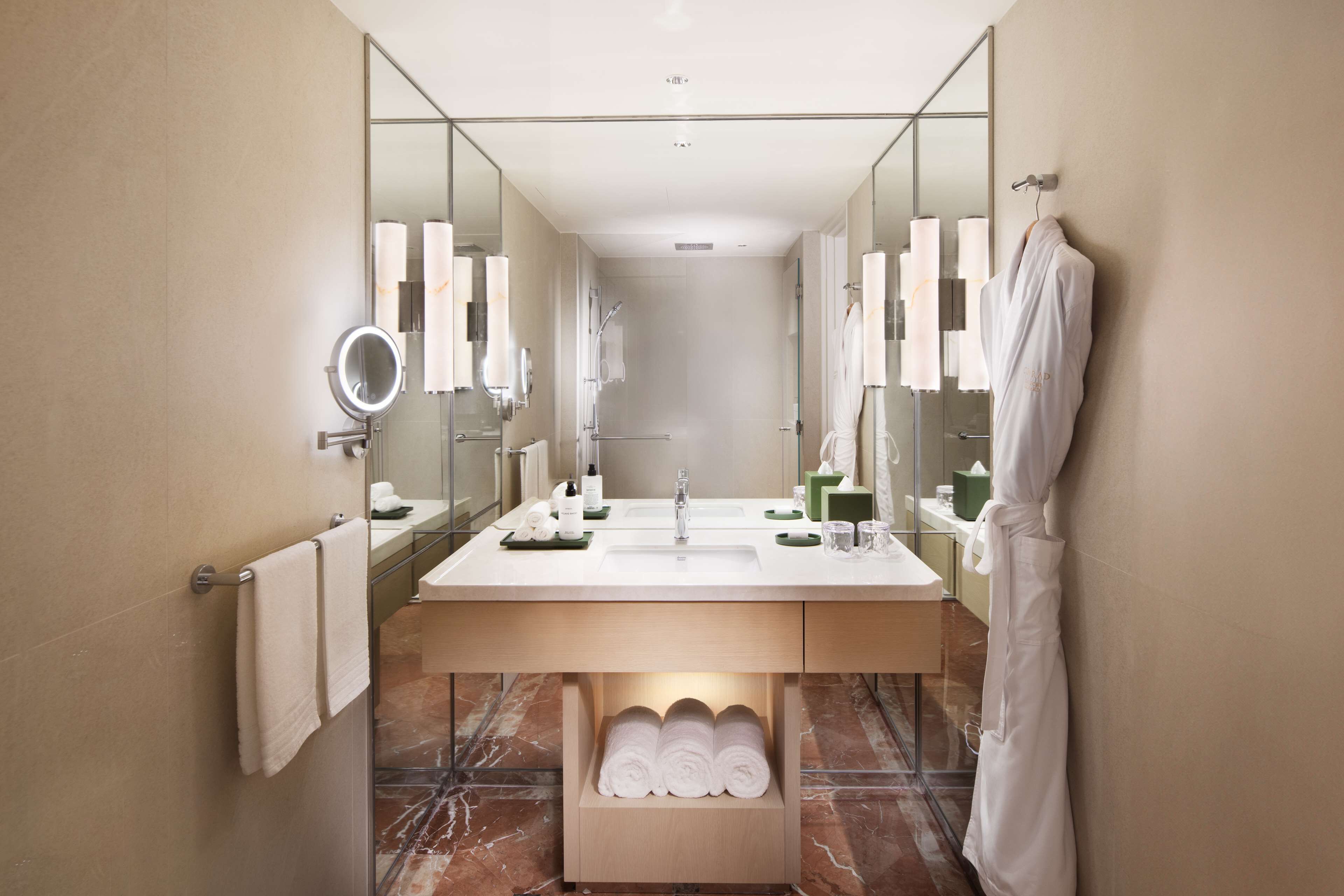 Photo - Conrad Singapore Orchard