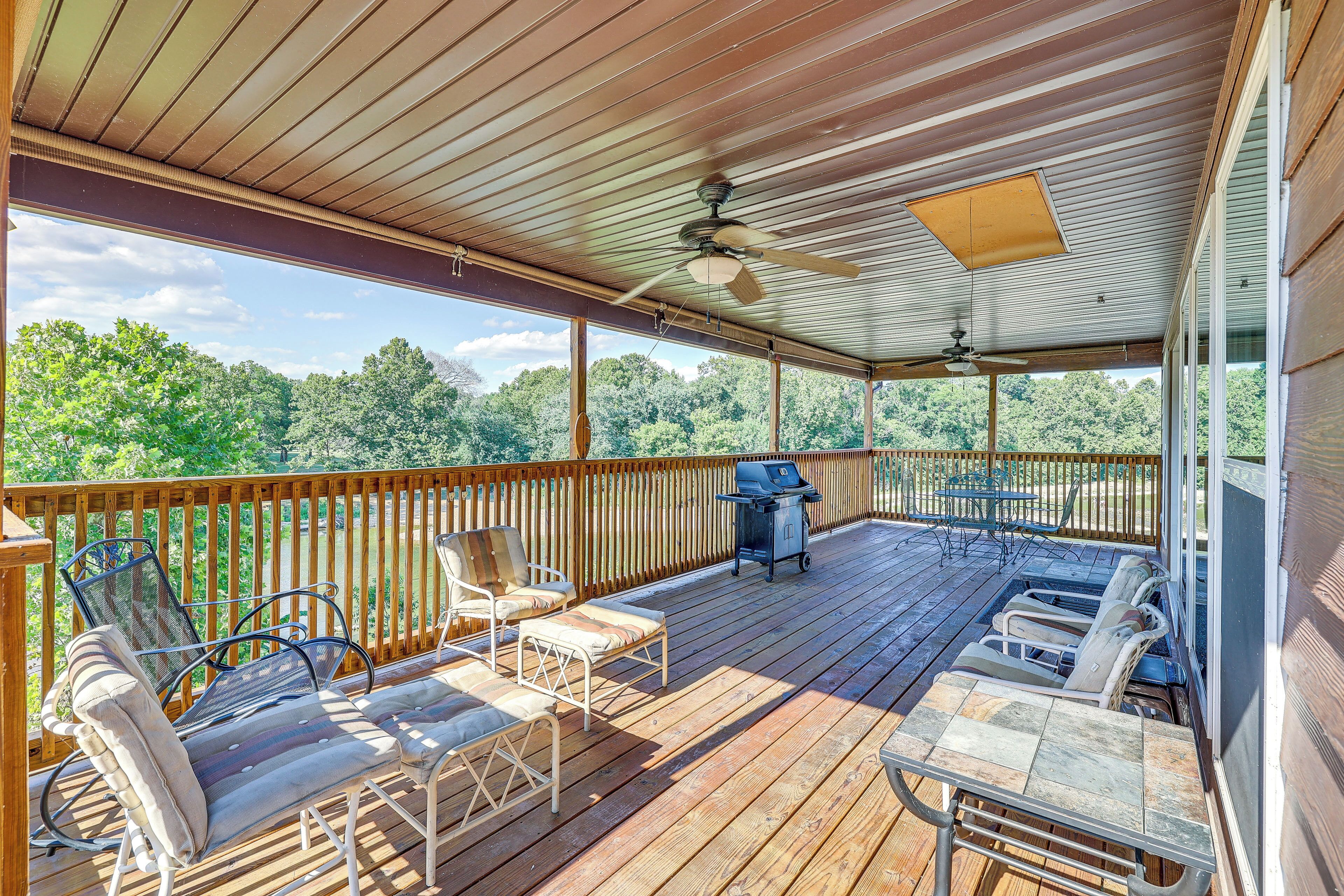 Magical Pineville Oasis: Gas Grill & Scenic Deck!