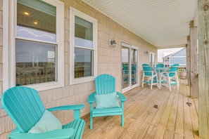 Outdoor dining - Walk to Surf City Beach: Ocean-View Home w/ Decks! (Surf City)