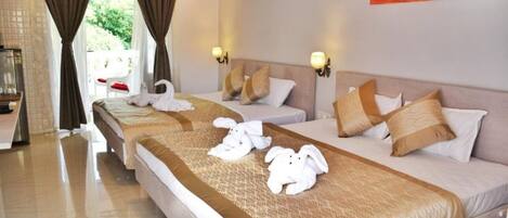 1 bedroom, bed sheets