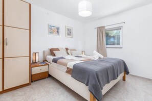 2 bedrooms, free WiFi, bed sheets