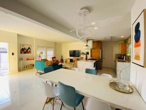 Interior - Palm Springs Oasis (Palm Springs)