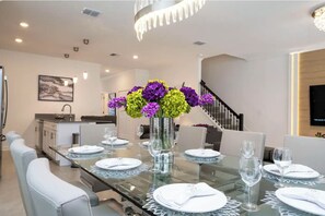 Family dining - Samwise Much Fun  (Kissimmee)