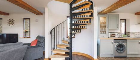 المنشأة من الداخل