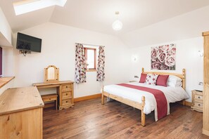 6 camere, ferro/asse da stiro, Wi-Fi, lenzuola