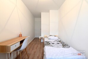 5 Schlafzimmer, Schreibtisch, Bügeleisen/Bügelbrett, kostenloses WLAN