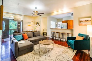 Living area - Natures Haven - bottom unit (Asheville)