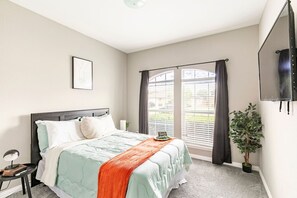 2 bedrooms, desk, iron/ironing board, WiFi