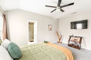 2 habitaciones, escritorio, tabla de planchar con plancha y wifi