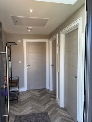 Interior - Secure, Detached bungalow overlooking Weston-super-Mare, the Severn and Wales (Hutton)