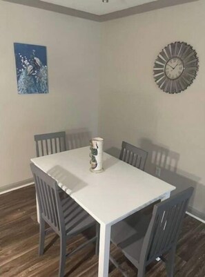 Dining - Buckhead Hideaway! (Atlanta)