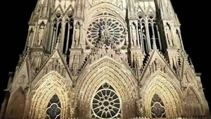 A Gothic cathedral with intricate stone carvings and a large rose window. - Le Fuselier - Hyper Centre Cathédrale (Reims)