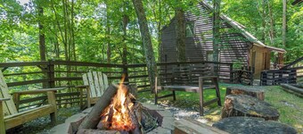 Come Ski Hatley Pointe! Hot Tub+Fire Pit, Fireplace,WiFi, Pet Friendly! 