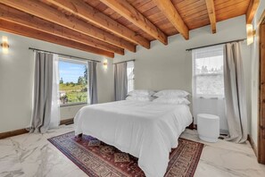 3 bedrooms, WiFi, bed sheets - Scenic Stay w/ Hot Tub by Park City (Summit County)