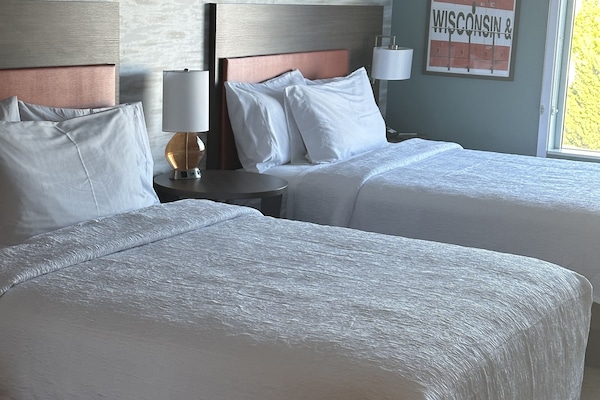 1 bedroom, bed sheets