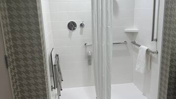 Secador de pelo, toallas, jabón, shampoo