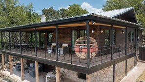 Terrace/patio - Canyon Lake Views! Newly Remodeled Lake house near the water & boat ramp!  (Canyon Lake)